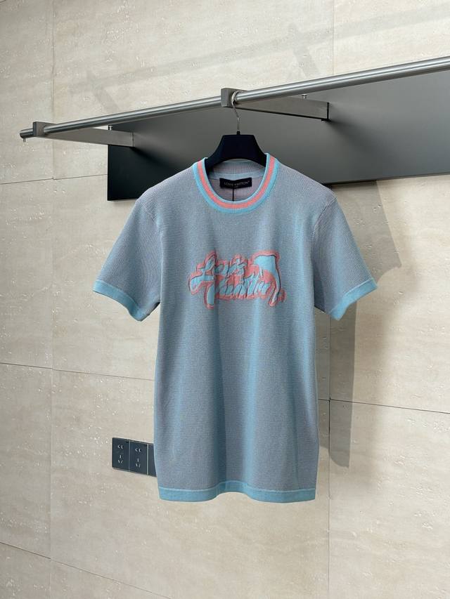 Lv Louis Neon Dolphin Jacquard Wool Short Sleeve T-shirt This short-sleeved crew