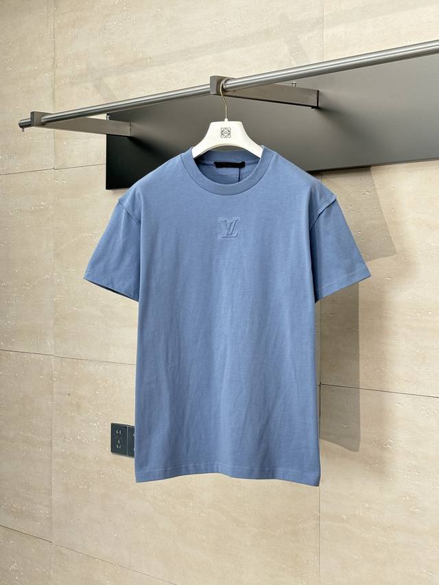 Lv* Louis 25Ss new embossed three-dimensional small label short sleeves The fabr