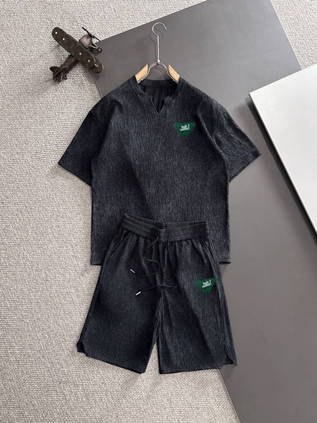 High-quality Lv 2025 new summer leisure suits are shipped the next day, with exq