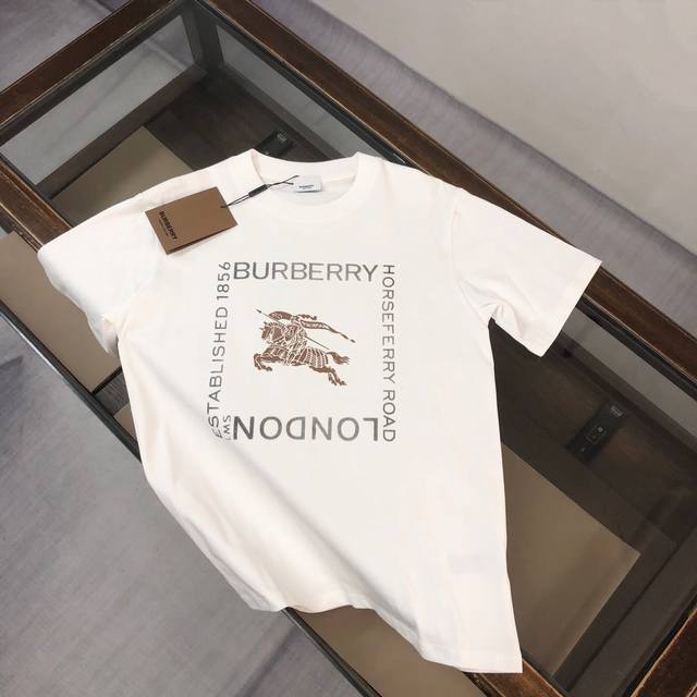 Bur*Berry's latest short-sleeved T-shirt of 2025 is an absolute top hit. The let