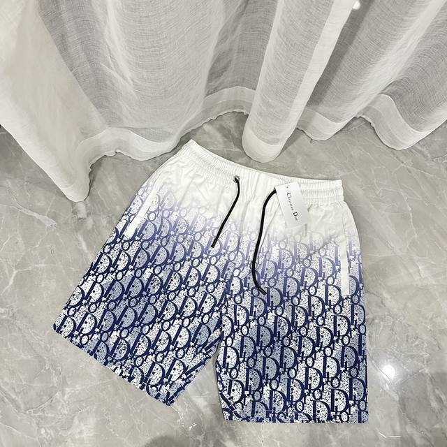 Year-round replenishment Dior's new classic casual beach shorts The picture is t