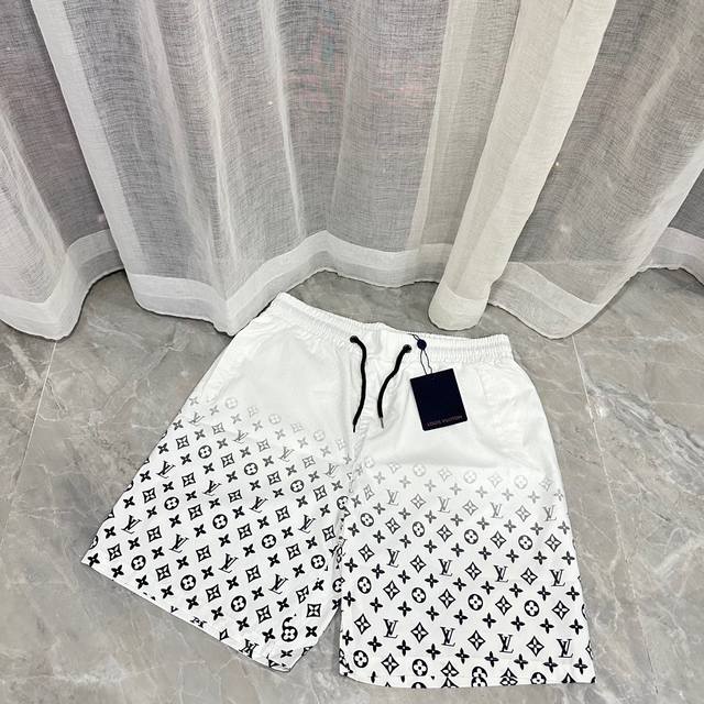 Restocked all year round Louis Vuitton's new classic casual beach shorts The pic