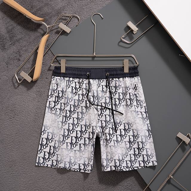 Dior's latest 2025 shorts and beach pants are a must-have for beach travel. The