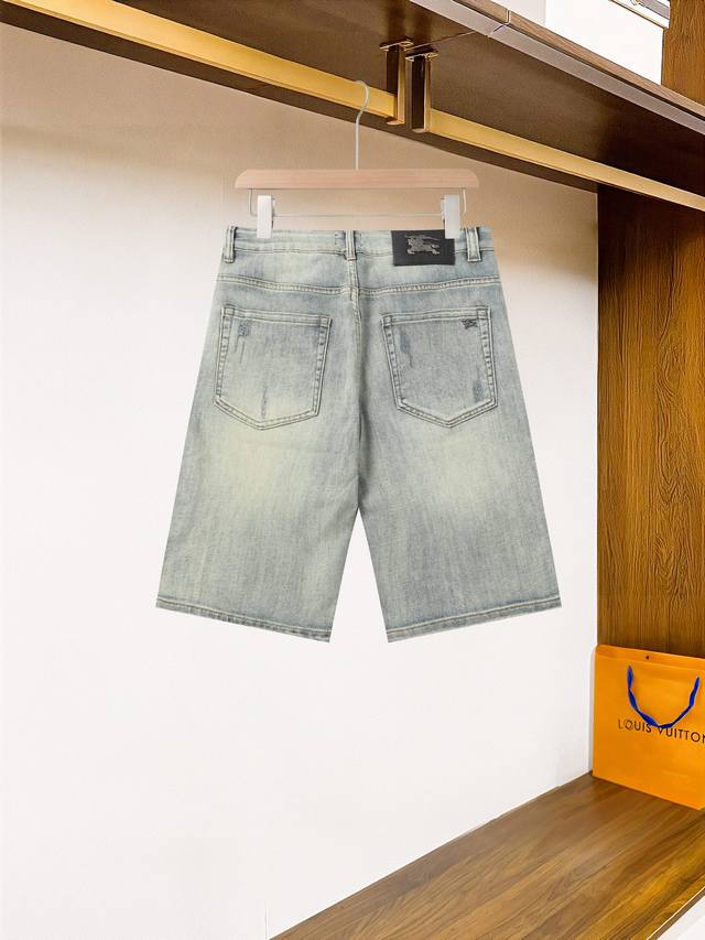 Burberry denim shorts! Personality and fashion, practical and versatile, irresis