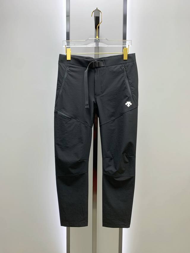 Descente high quality outdoor technology fabric pockets reflective strips sports