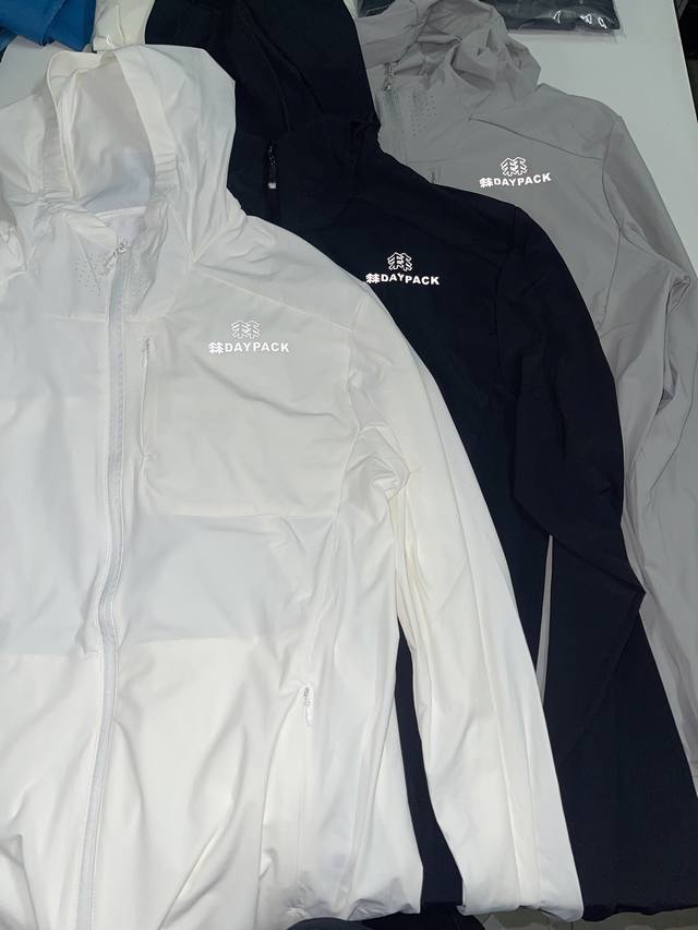 Actual shot of the Kolon series sun protection clothing, a must-have product for