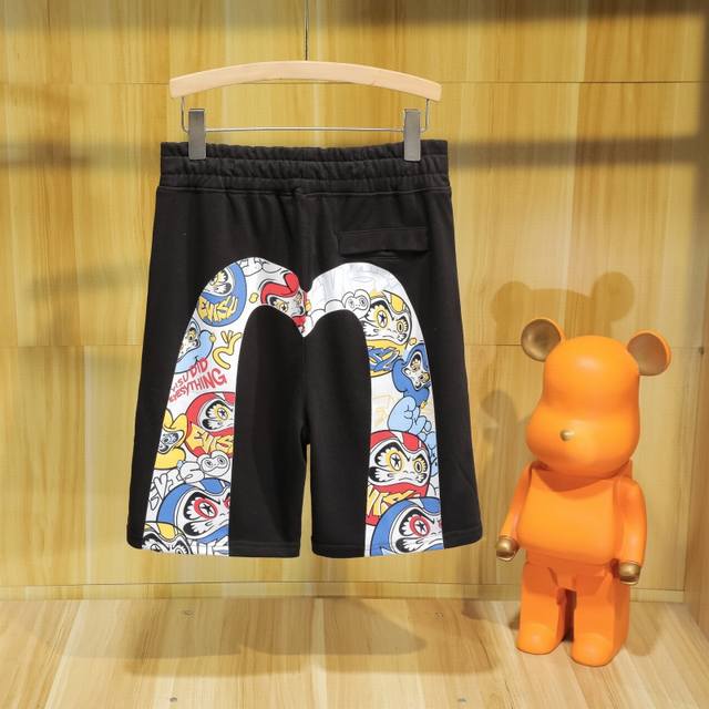 Large M graffiti Daruma pattern print casual shorts, terry sweater material, bla