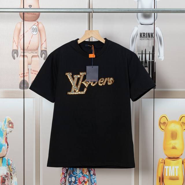 Lv Louis early spring sequin embroidery new short-sleeved T-shirt, high-quality