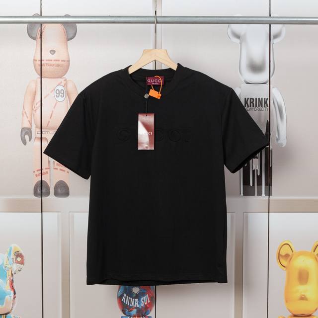 Gucci short-sleeved T-shirt with embossed letters. Made of pure nylon cotton wit