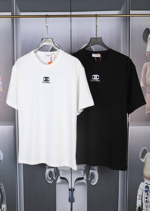 Chanel embroidered short-sleeved T-shirt. High-end embroidery on the front. Neat