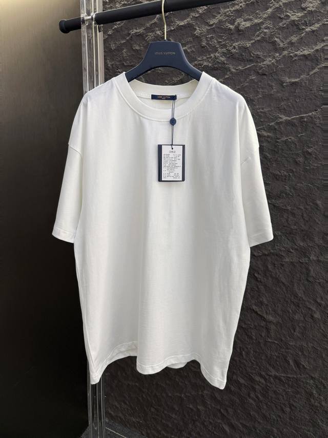 Style No. V009 Lv Inside Out T slogan on the back Instructions Short-sleeved T-s