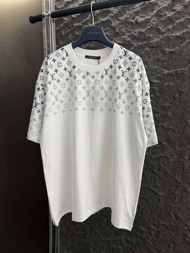 Style V003 Lv Gradient round neck monogram pattern Starry sky gradient elements