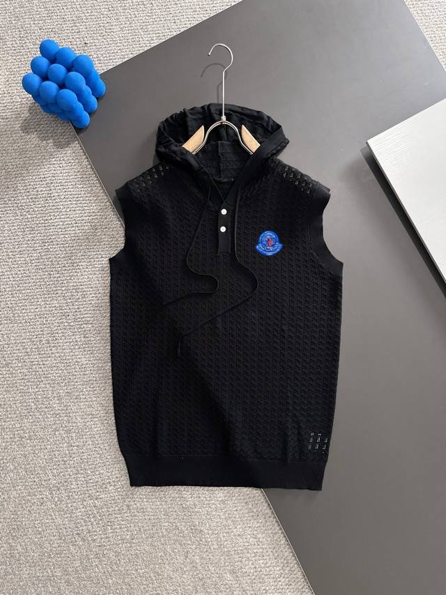 Next-day delivery High-quality Moncler hooded bare knit vest is classic and calm