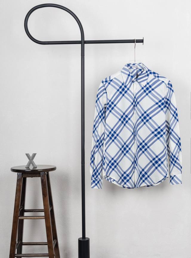 Style No. B09 Burberry's new checkered twill shirt, khaki, white and blue, Burnt
