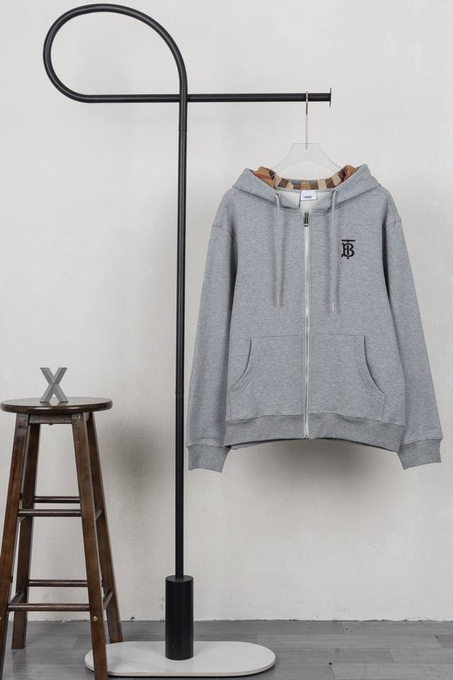 Style No. Xb062 Burberry chest embroidered plaid hooded zipper sweatshirt in bla