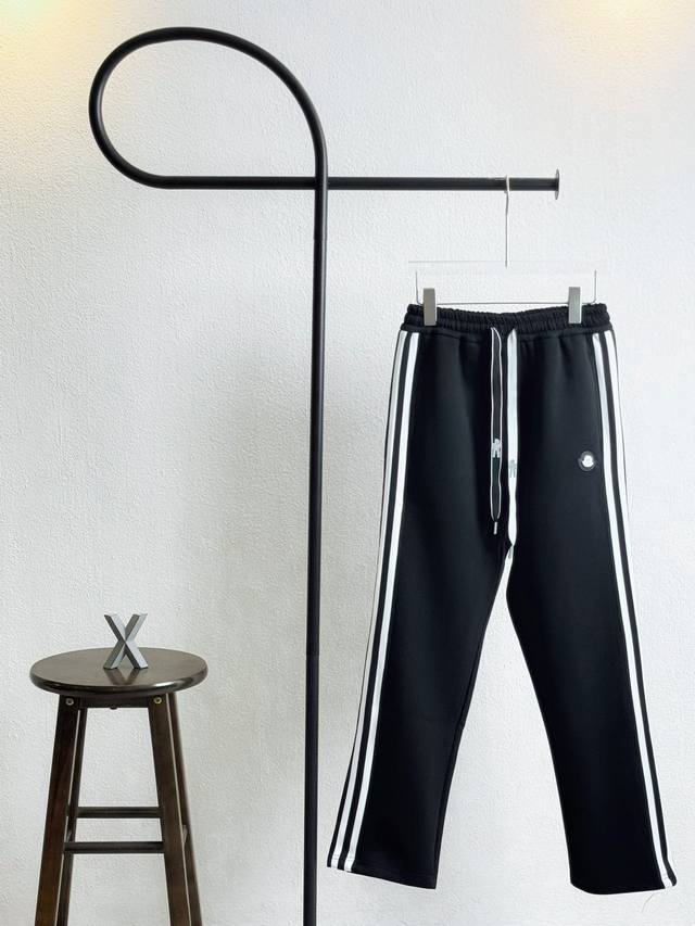 Style No. Xb0154 Moncler straight pants with metal small logo embroidery and sid