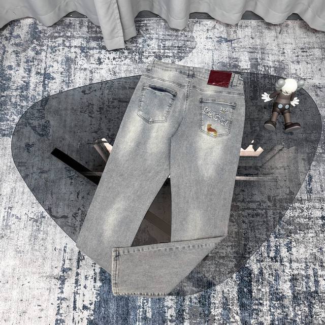 Gucci exclusive new Gucci trendy men's fashion casual jeans, high-end European o