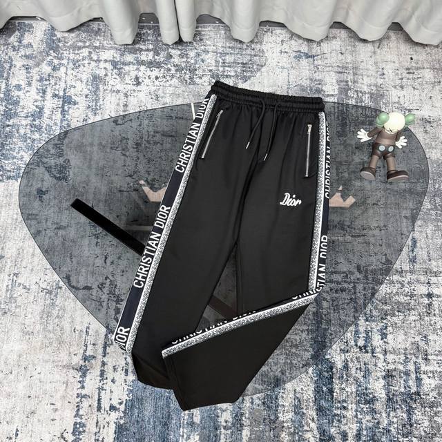 Dior 2025 Spring and Summer new casual pants with classic embroidery and logo. H