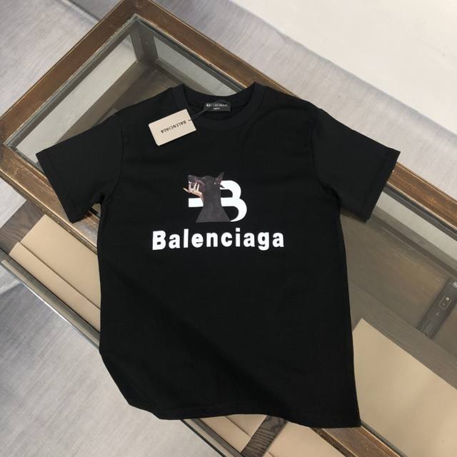 Balenciaga lettered short-sleeved T-shirt is a must-have for the high street. Th