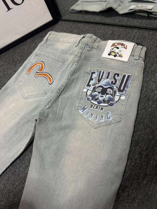 Price: Top-grade correct version of luxury jeans, if the actual picture is incon