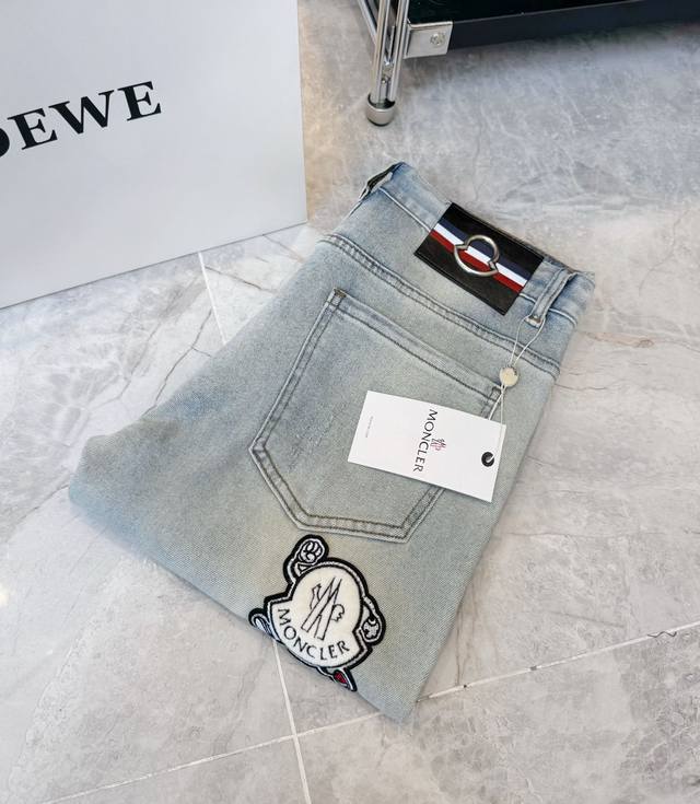 Moncler jeans have a slim fit and stretchy fabric. The heavy-washed color is sup