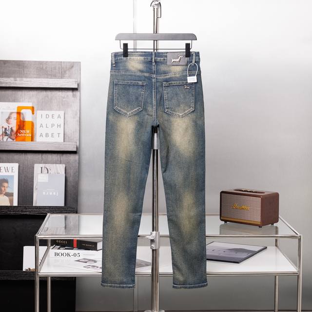 Thom Browne jeans. Made of soft denim fabric, comfortable to wear. The three-dim