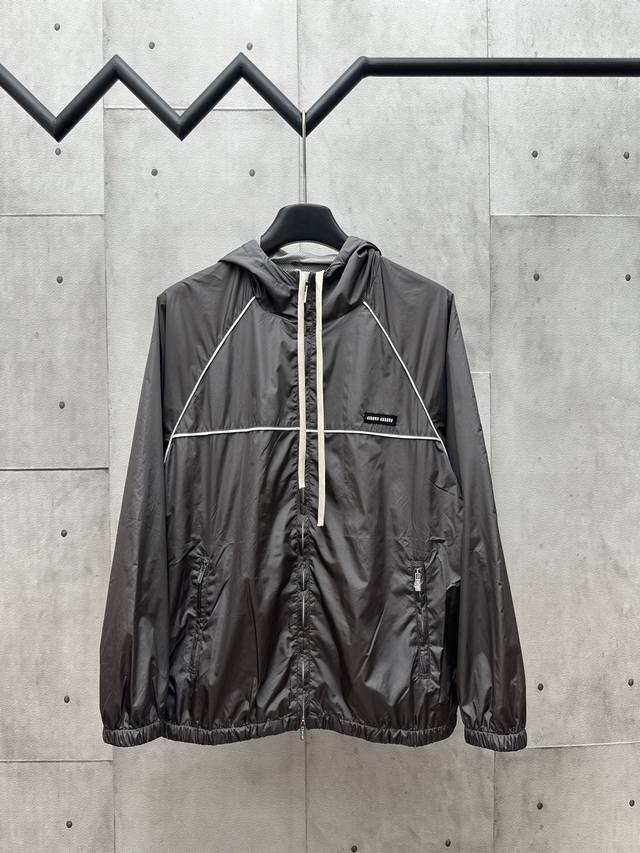Miumiu 2025Ss spring and summer new nylon sunscreen classic hooded jacket Loose