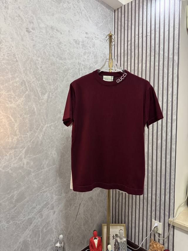 Gucci Logo collar jacquard knitted sweater. Focus on details and pursue quality.