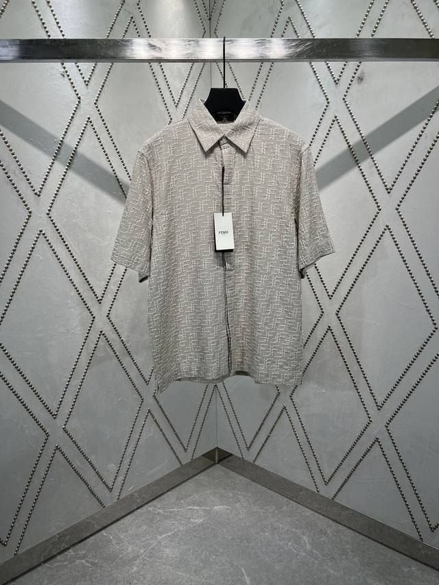 Fendi 25Ss new loose short sleeve shirt. Italian medium high collar and straight
