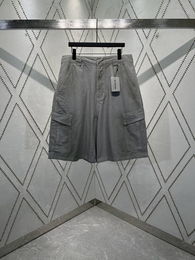 Paris 25Ss new grey cotton cargo shorts, cotton fabric, distressed effect, mid-r