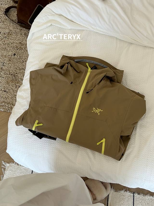Khaki details real shot