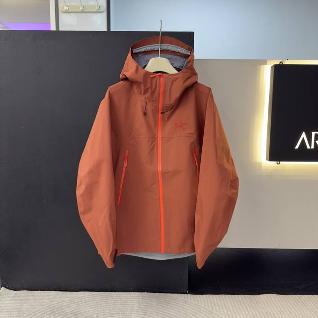 Lightweight breathable waterproof and windproof jacket : Product color: black, p