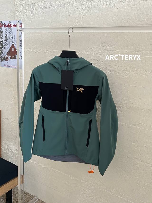 Arc'teryx black, gold and green color matching