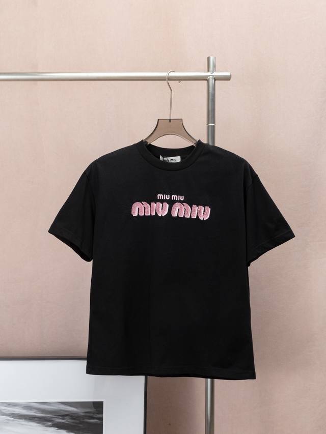Miumiu limited honeycomb three-dimensional embroidery Chest honeycomb patch embr