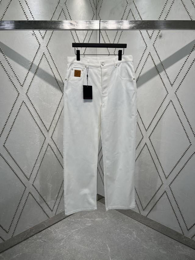 The new LVJIA 25Ss skate pants are made of denim to create a casual cut, making