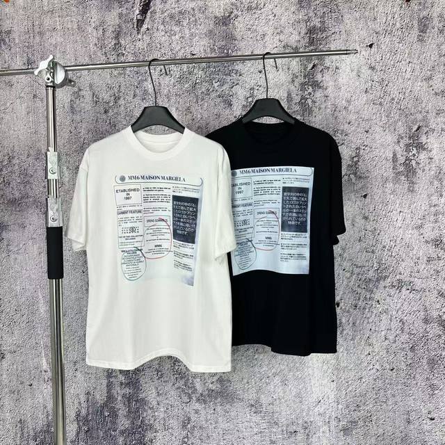 1098 Hanging auction Mm6 Maison Margiela Ss25 Newspaper print round neck short-s