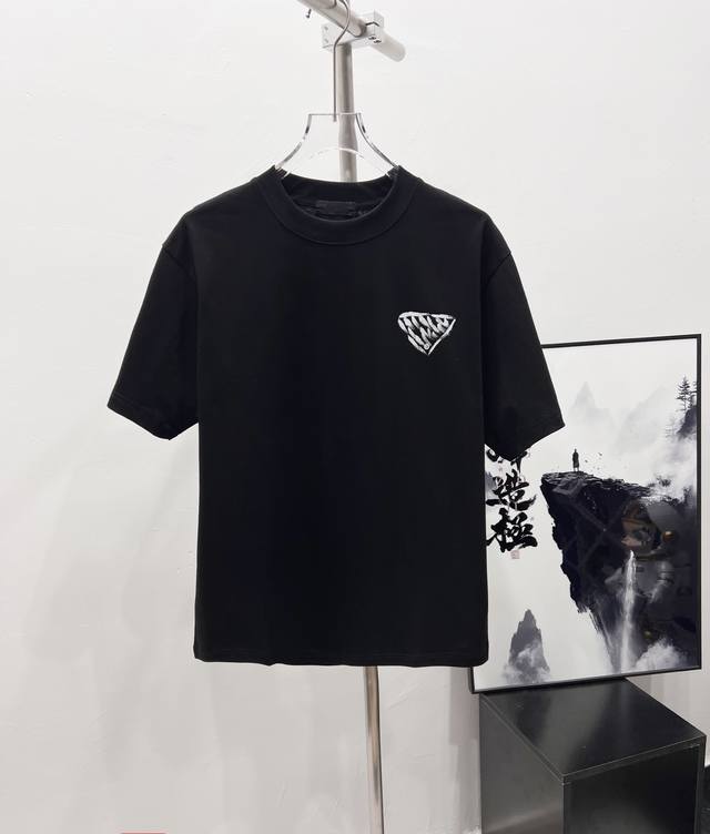 Style number: Df18# Prada classic small logo with large letters on the back shor