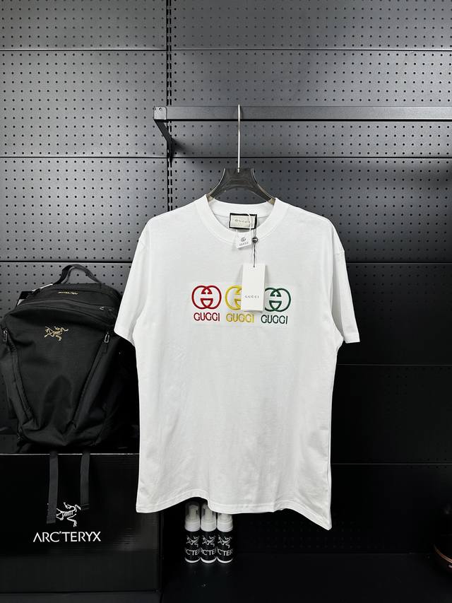 Style number: Dj1340 Gucc*The new double G letter logo T-shirt with classic red,