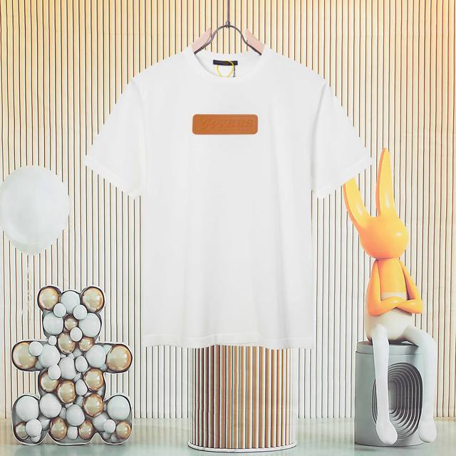 Louis Vuitton Lv embossed leather patch wool short-sleeve This short-sleeved cre