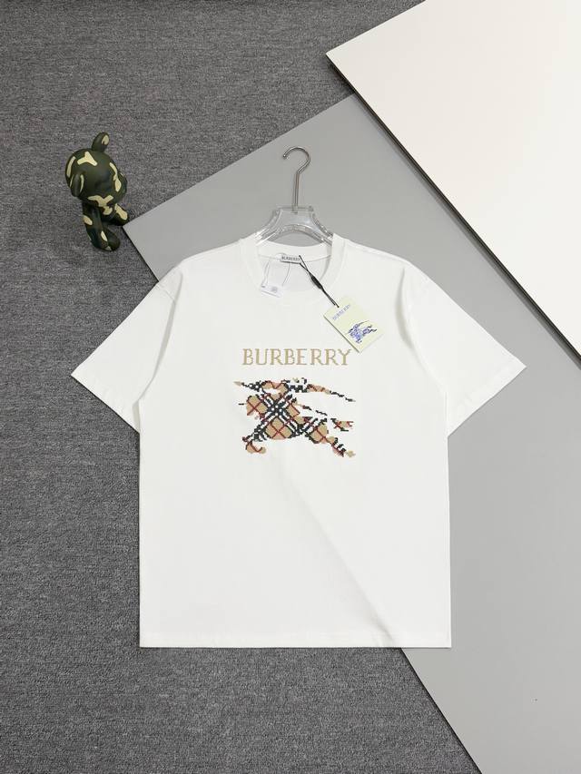 high version] Burberry round neck short sleeve T-shirt The chest is decorated wi