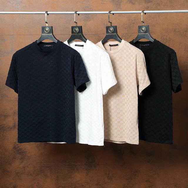 Lv Louis Vuitton four-color small logo jacquard short sleeves The brand combines
