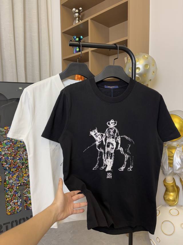 Style number: Dc121# Lv Louis Vuitton catwalk western denim print round neck sho
