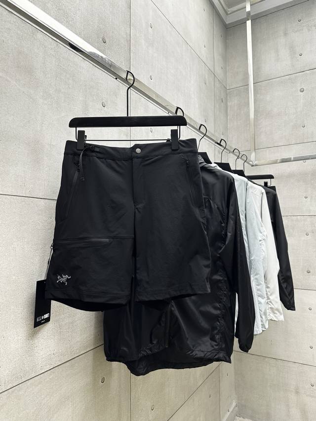 005 Arc'Teryx Gama Soft Shell Shorts Made of special custom fabrics, triple prot