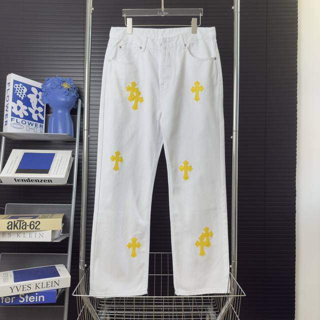 Arrived on the same day, ready to match Chroe Hets Ch Chroe Hearts Leather Yello