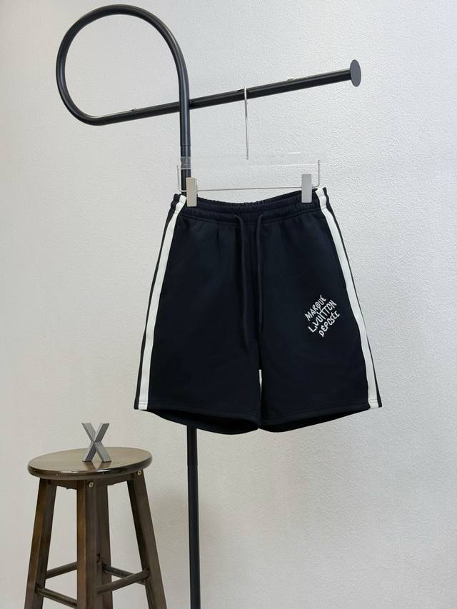 Model No. Xb111 Lv Louis Vuitton small logo embroidered side webbing shorts Coup