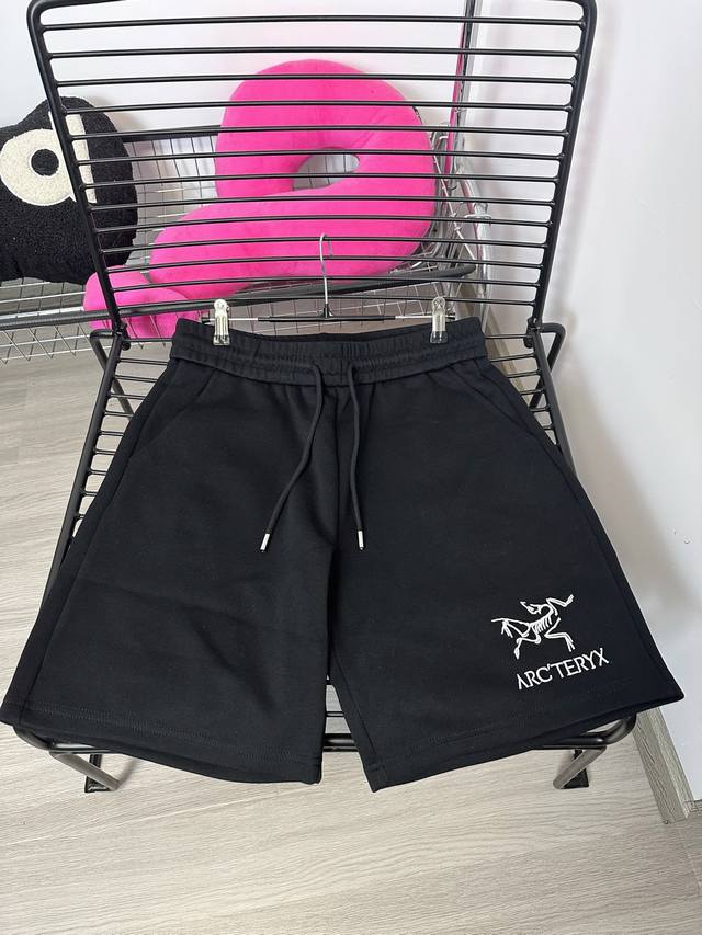 Style No.: Hmy122# Arc'teryx's new classic logo embroidered shorts are a must-ha