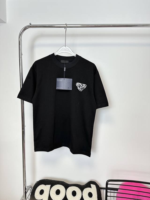 Style number: Hmy113# Prada classic small logo with large letters on the back sh