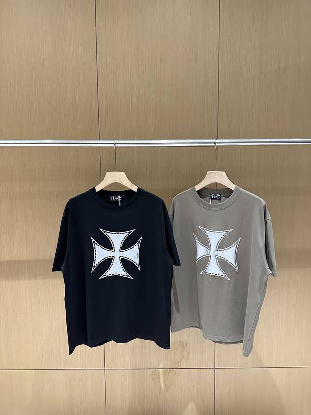 Thug Club 25Ss Riveted Cross Metal Short-Sleeved T-Shirt with Star and Moon Engl