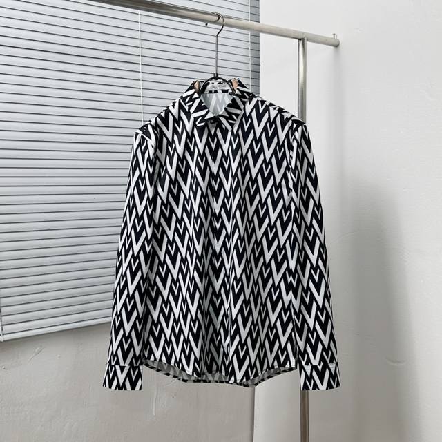 Valentin* Toute Lav print shirt Size: M-3Xl
