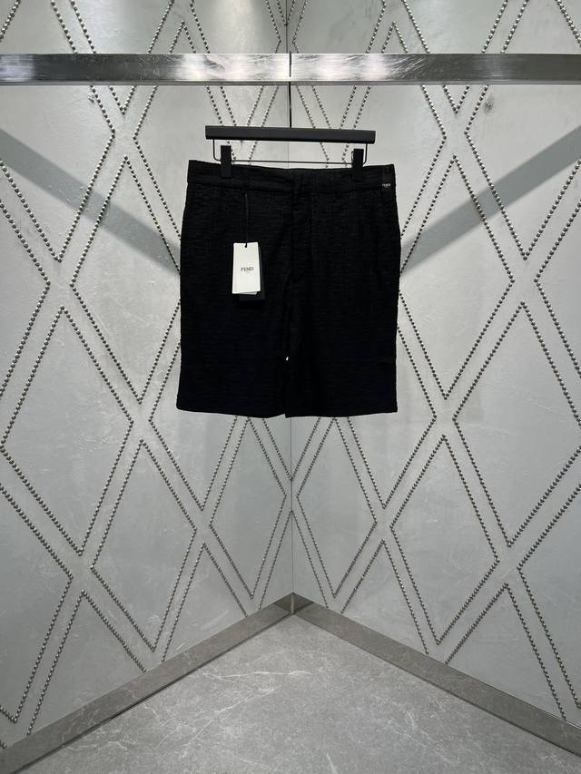 Fendi 25Ss new Bermuda shorts with waist loops. Side pockets and welt pockets wi